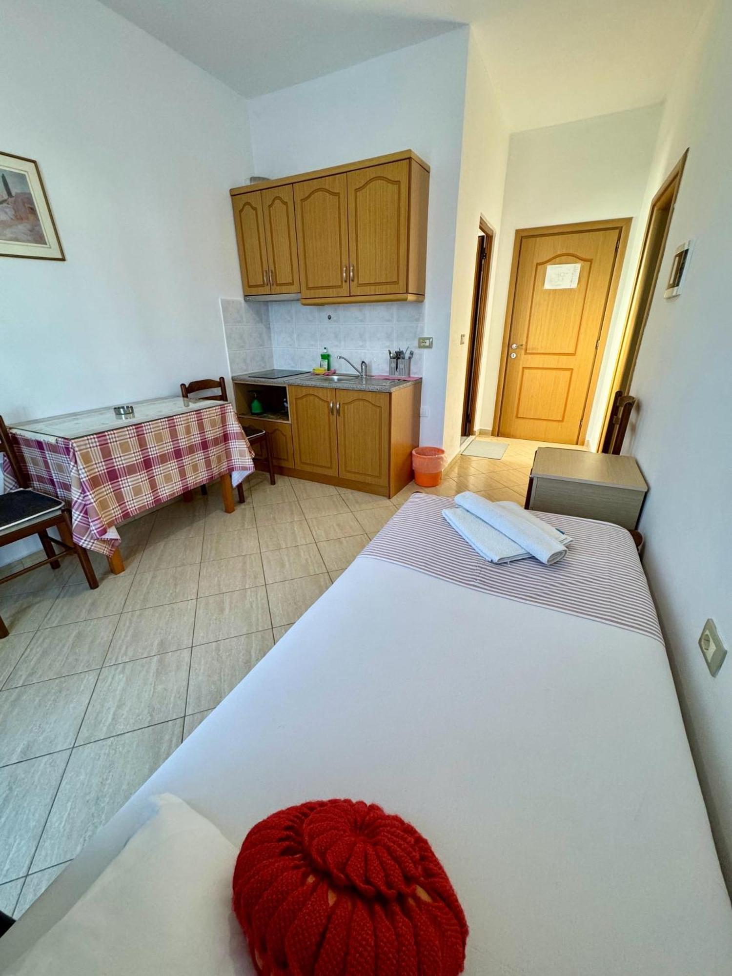 Villa Mihal Apartments Ksamil Ngoại thất bức ảnh